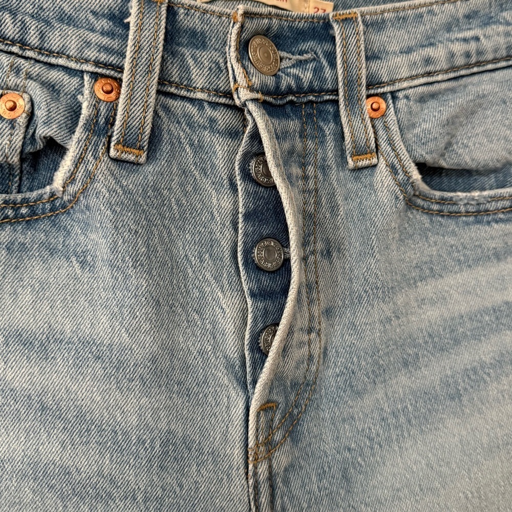 Levi’s Wedgie Straight Ankle Women’s Jeans in Tango Fray - Light Wash - Picture 7 of 10
